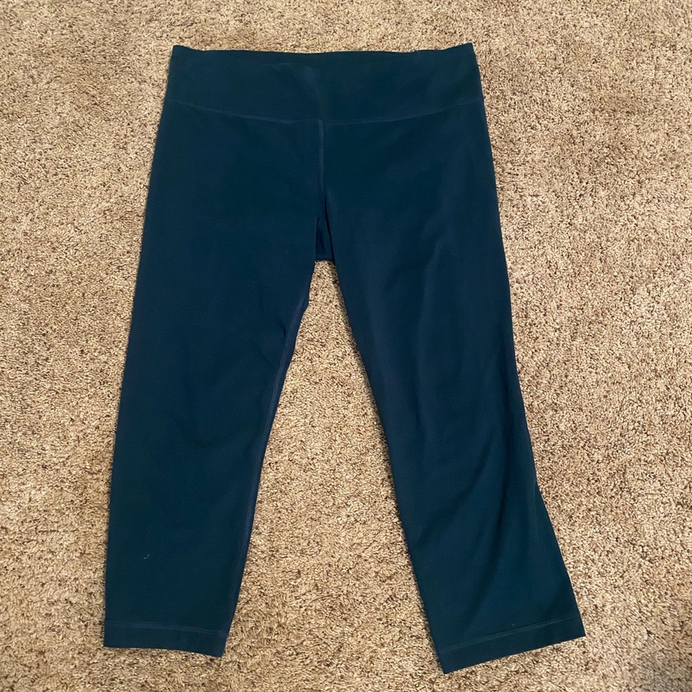 Under Armour Crop Leggings.